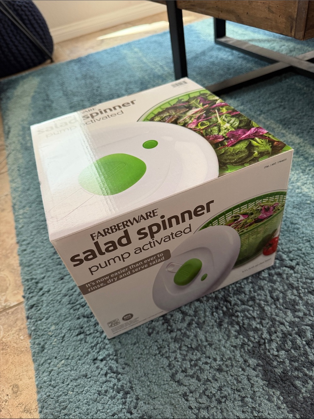NWT Farberware White Salad Spinner with Green Accents